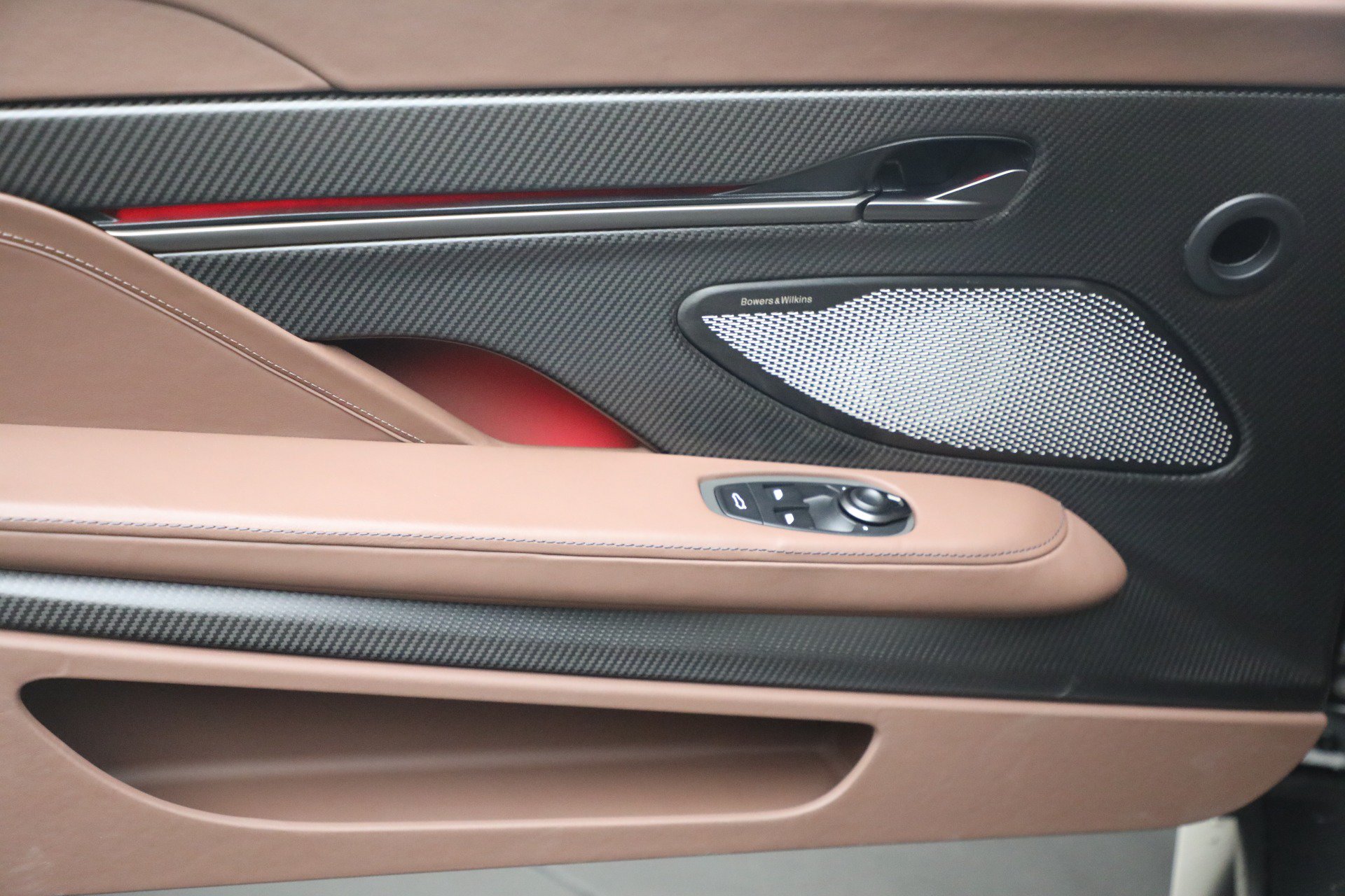 Used 2025 Aston Martin Vanquish RWD image 26