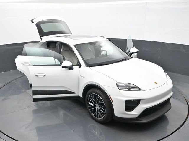 Certified 2025 Porsche Macan Electric RWD image 32