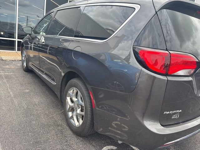 Used 2017 Chrysler Pacifica Limited FWD image 8