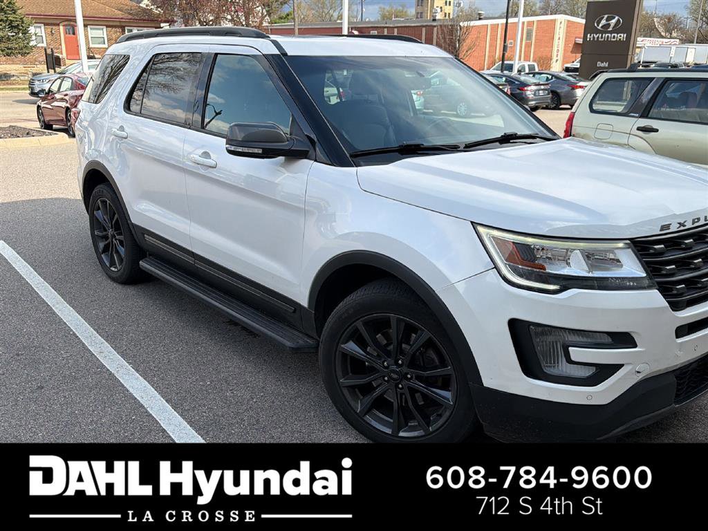 Used 2017 Ford Explorer XLT w/ XLT Appearance Package