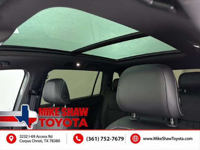 Used 2023 Volkswagen Tiguan SE R-Line FWD image 23