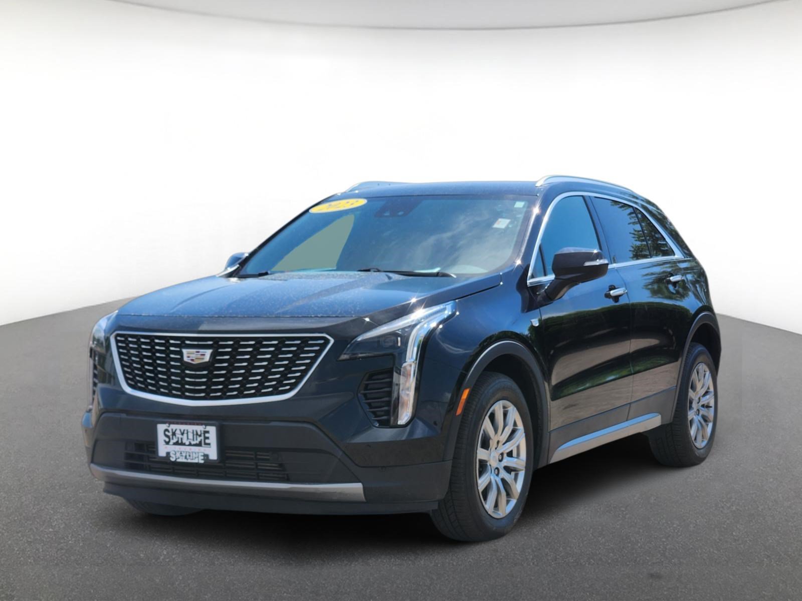 Used 2023 Cadillac XT4 Premium Luxury w/ Cold Weather Package AWD/4WD image 2