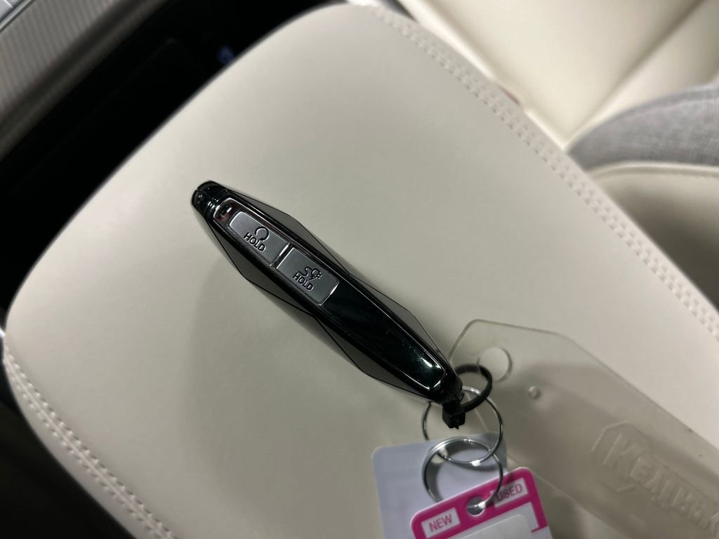 Used 2025 Genesis GV60 RWD image 21