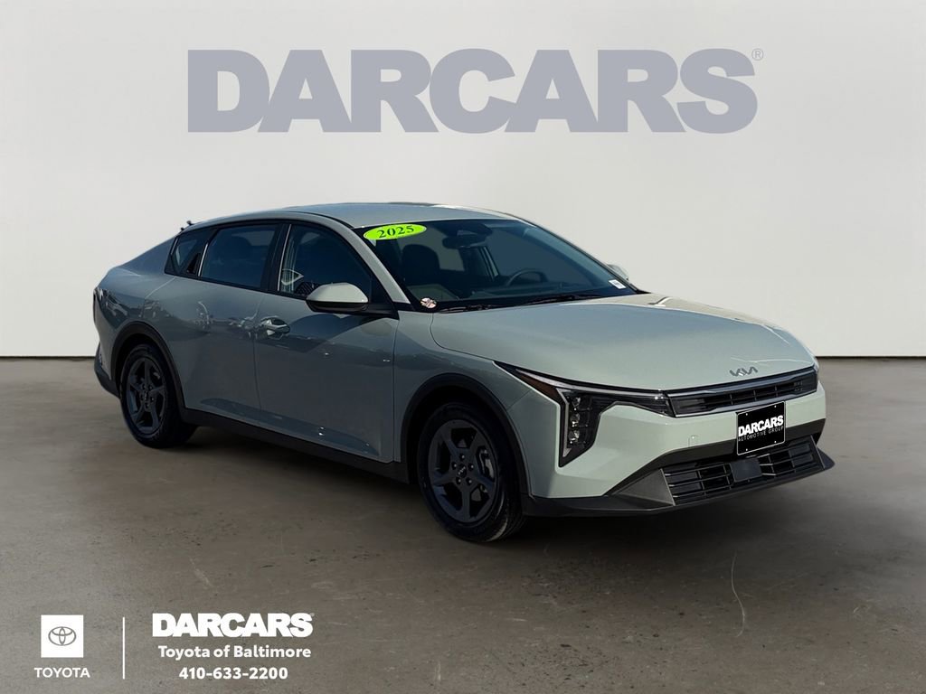 Used 2025 Kia K4 LXS image 1