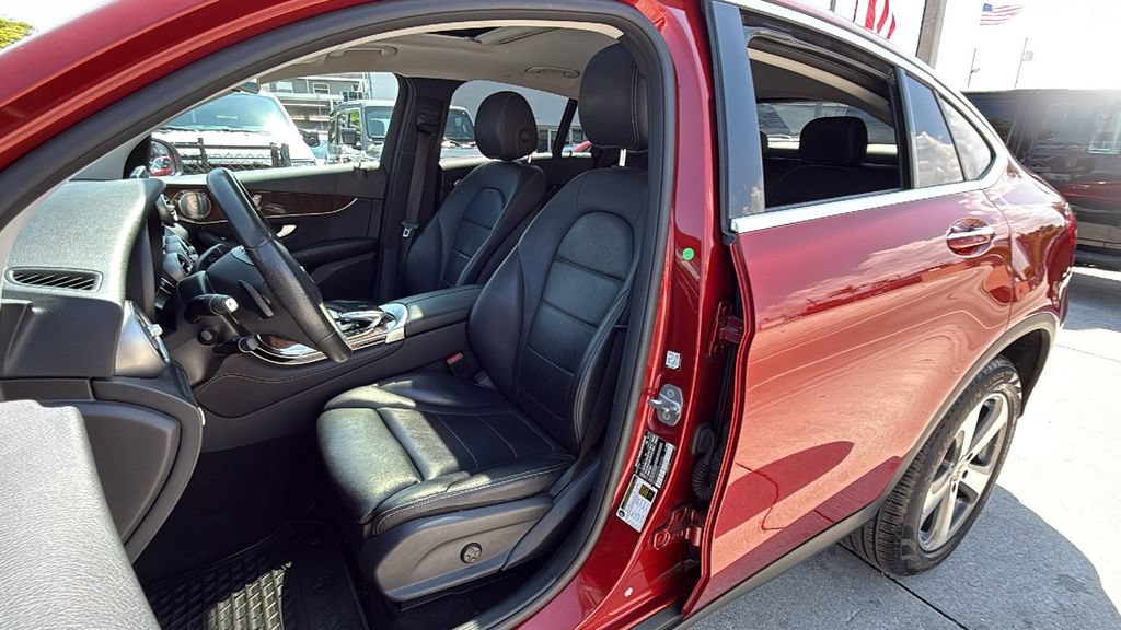 Used 2017 Mercedes-Benz GLC 300 4MATIC Coupe image 23