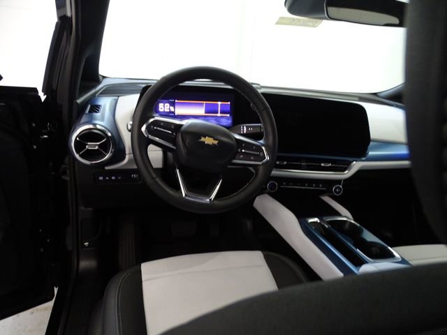 Used 2025 Chevrolet Equinox EV LT image 5