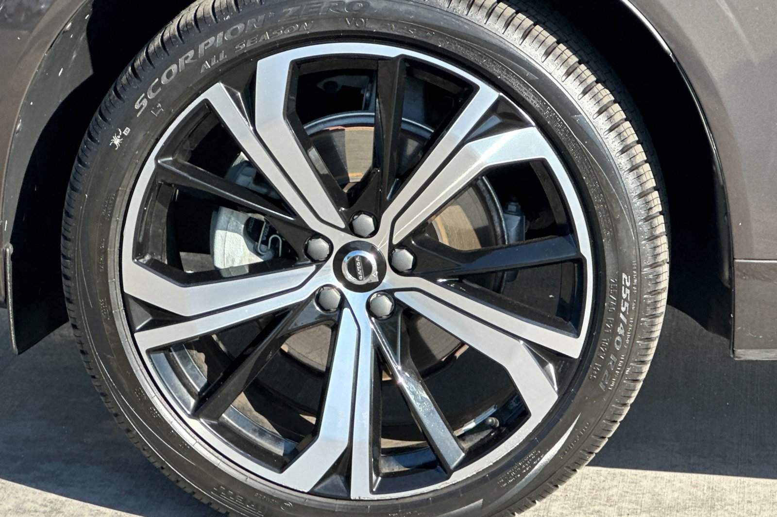 Certified 2023 Volvo XC60 B5 Ultimate w/ Climate Package FWD image 35