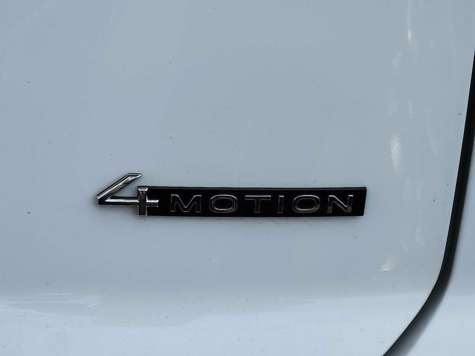 Used 2024 Volkswagen Atlas Cross Sport SE AWD/4WD image 3
