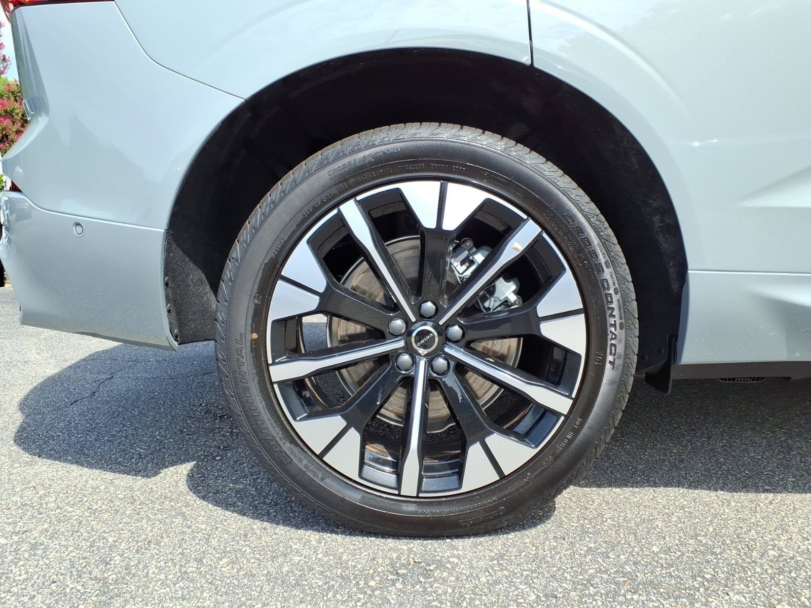New 2026 Volvo XC60 T8 Plus w/ Protection Package Premier AWD/4WD image 5