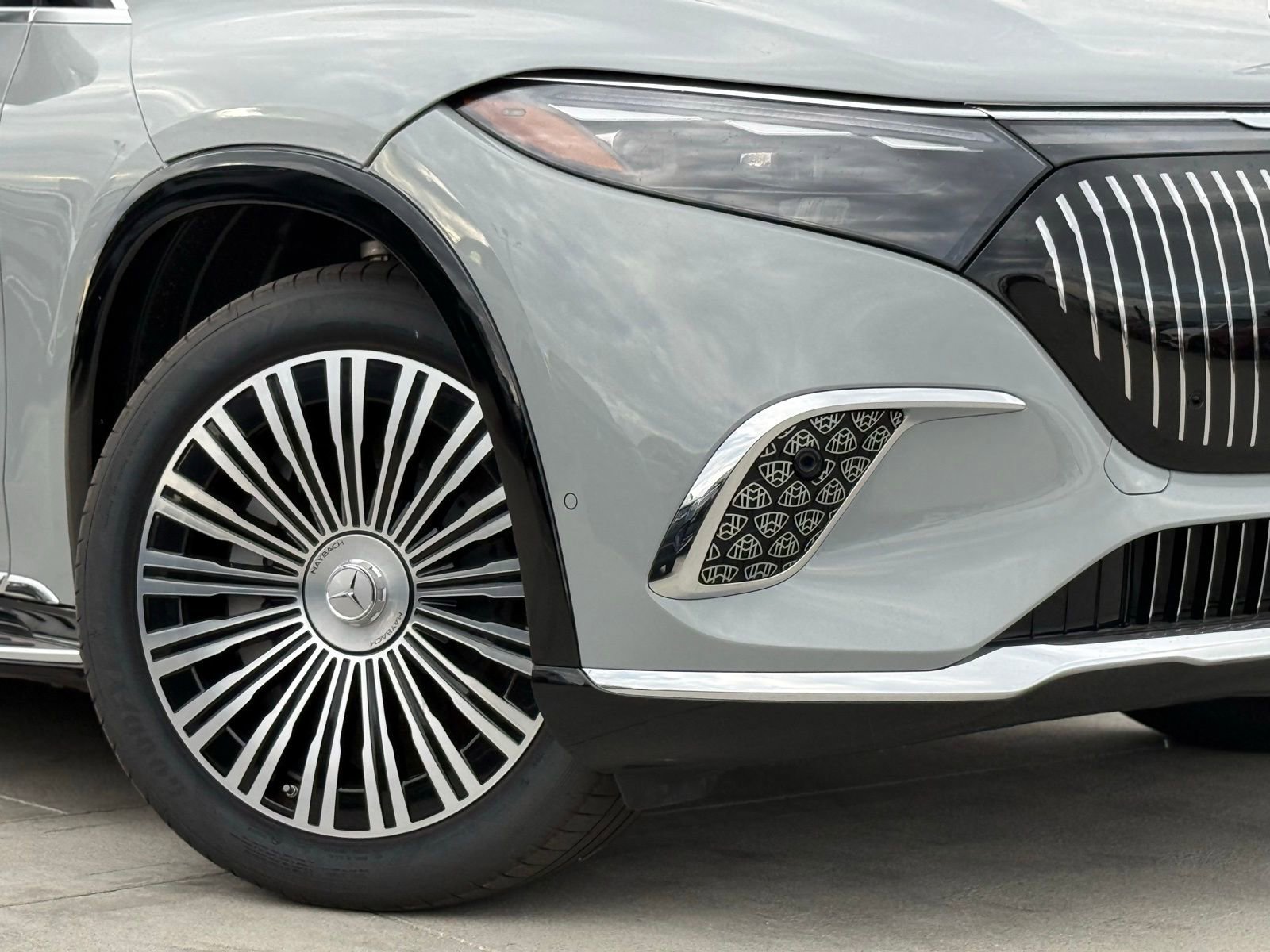 New 2025 Mercedes-Benz Maybach EQS 680 4MATIC image 4