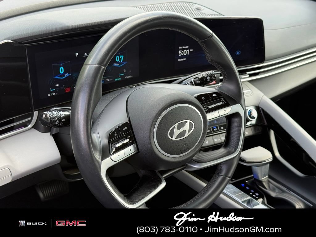 Used 2024 Hyundai Elantra Limited FWD image 17