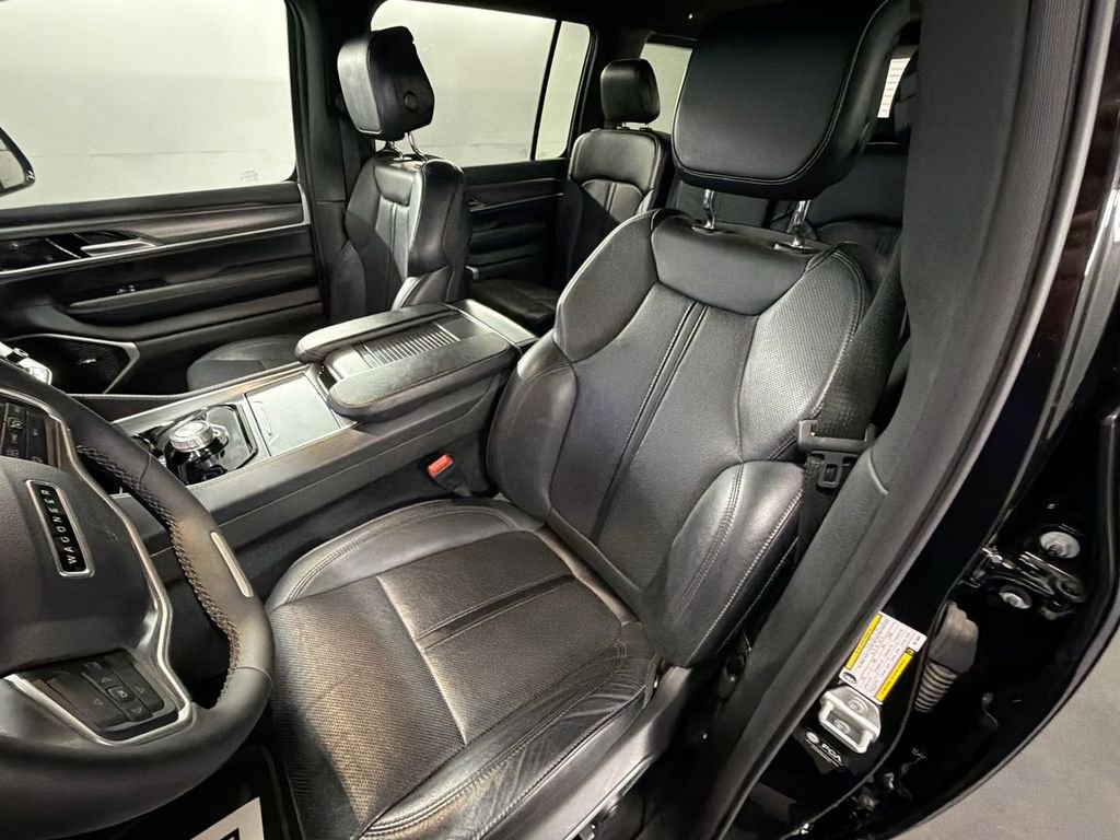 Used 2024 Jeep Wagoneer L Series II RWD image 19