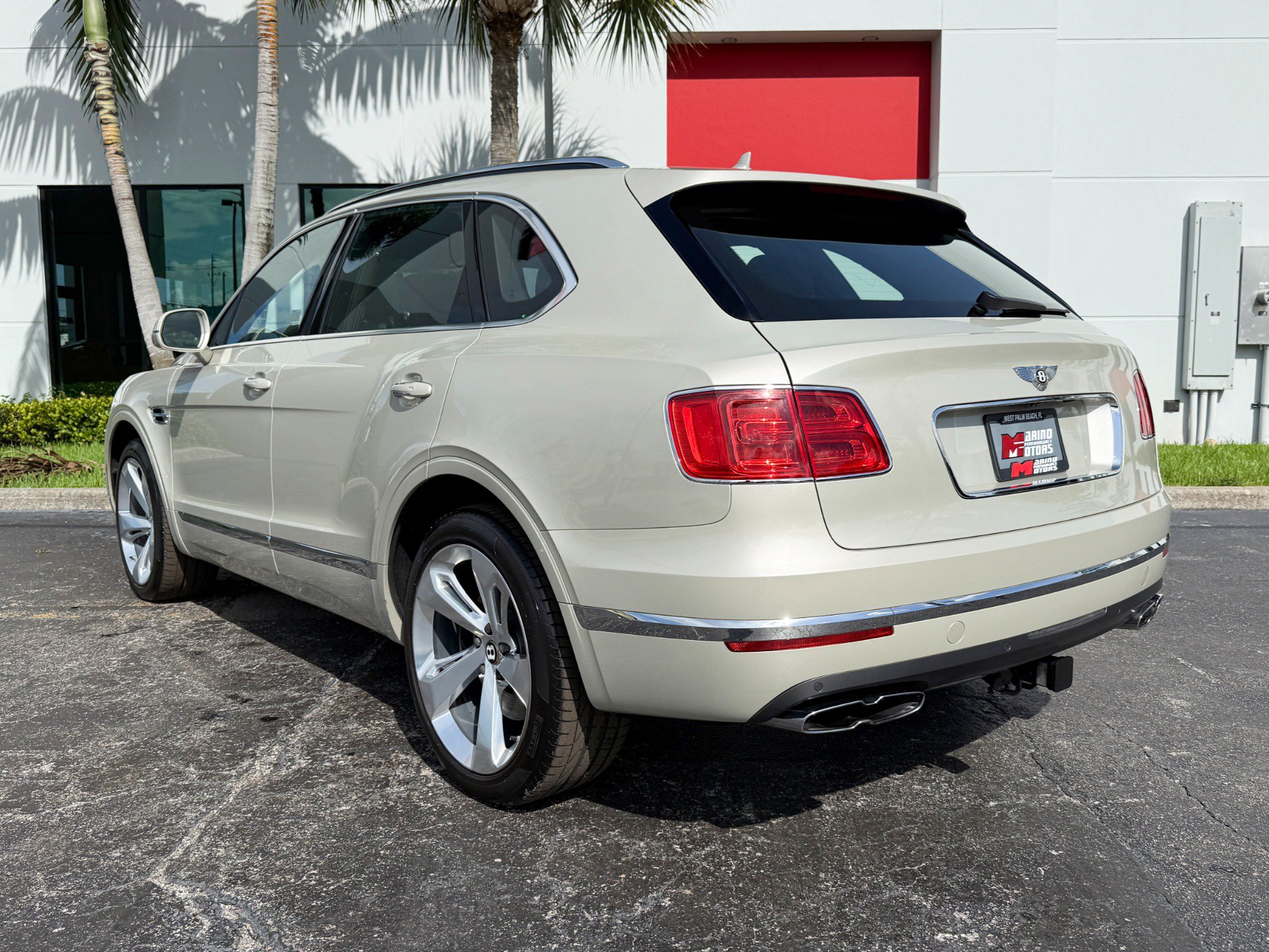 Used 2019 Bentley Bentayga AWD/4WD image 14