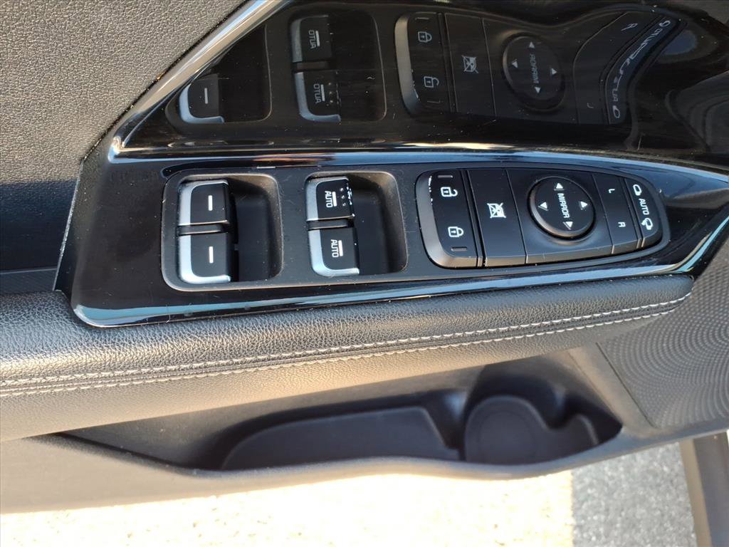 Used 2019 Kia Niro EX image 25