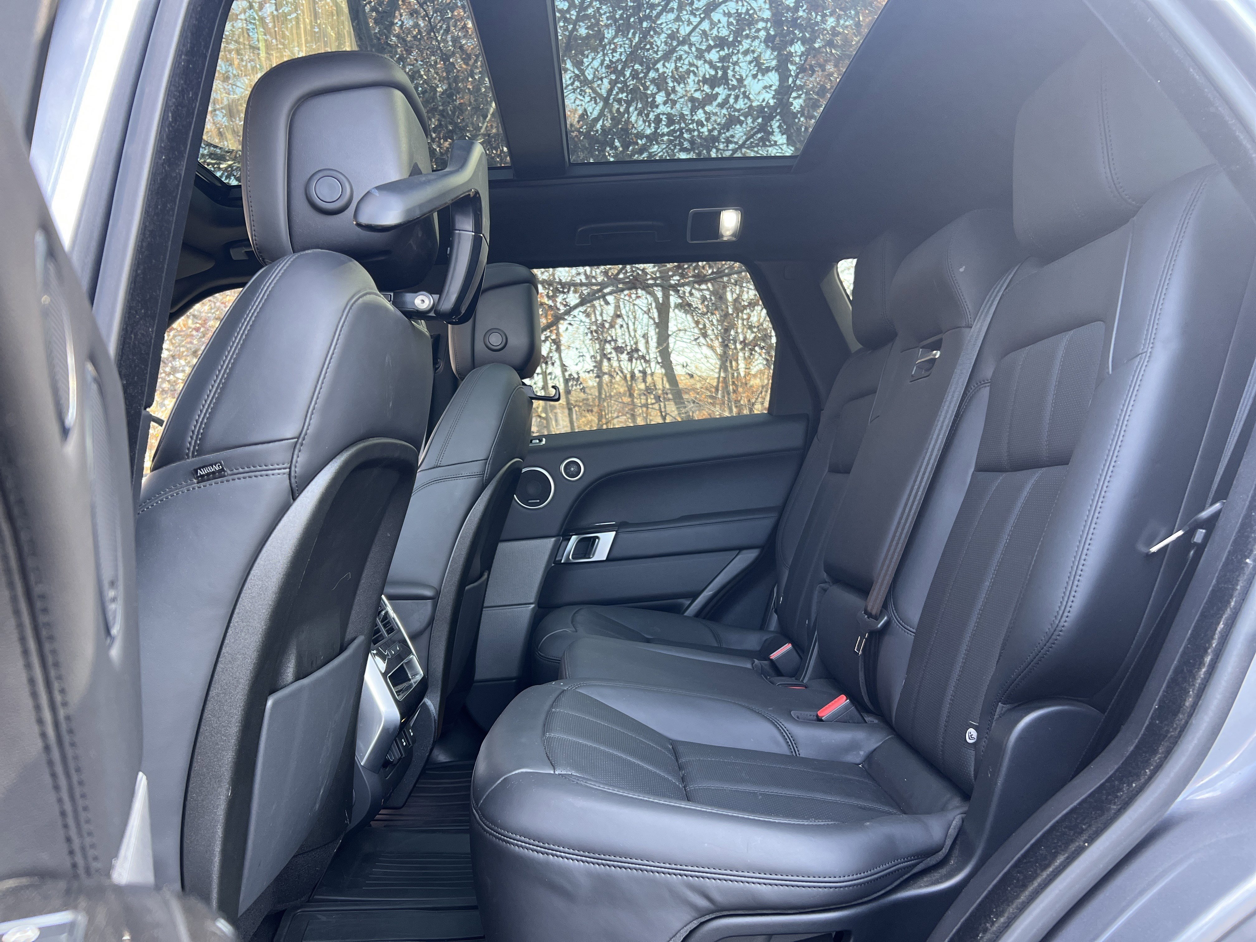 Used 2020 Land Rover Range Rover Sport HSE image 29