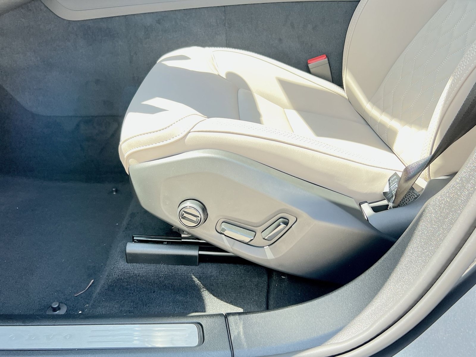 New 2026 Volvo XC60 B5 Plus w/ Protection Package Premier AWD/4WD image 22