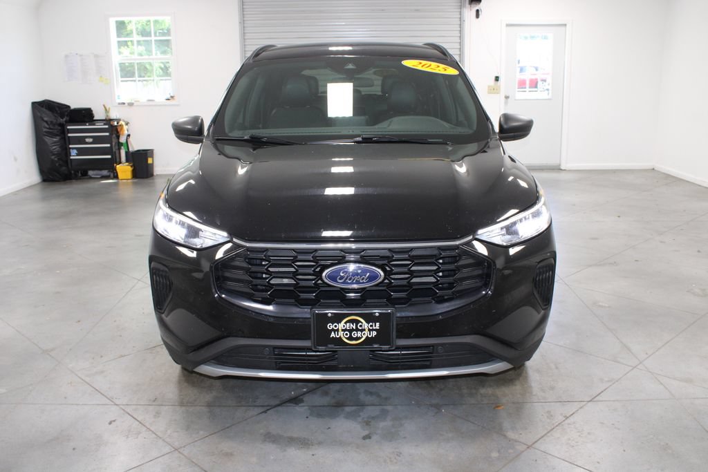 Used 2025 Ford Escape ST-Line AWD/4WD image 3