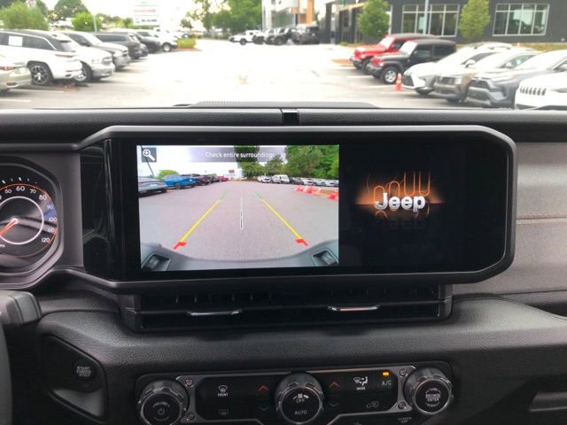 Used 2025 Jeep Gladiator Willys AWD/4WD image 29