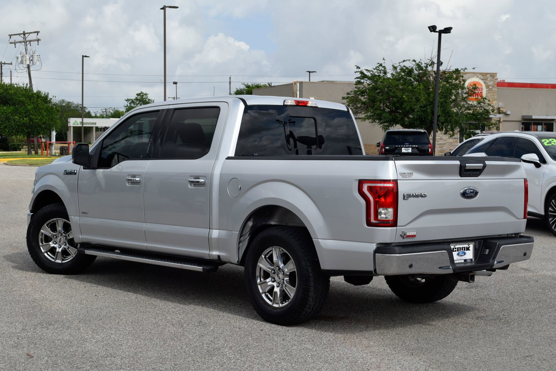 Used 2017 Ford F150 XLT w/ Equipment Group 302A Luxury image 4