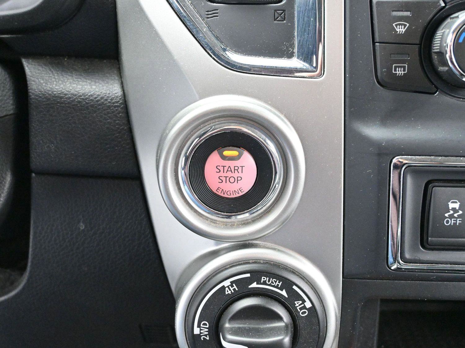 Used 2020 Nissan Titan SV w/ SV Convenience Package image 25