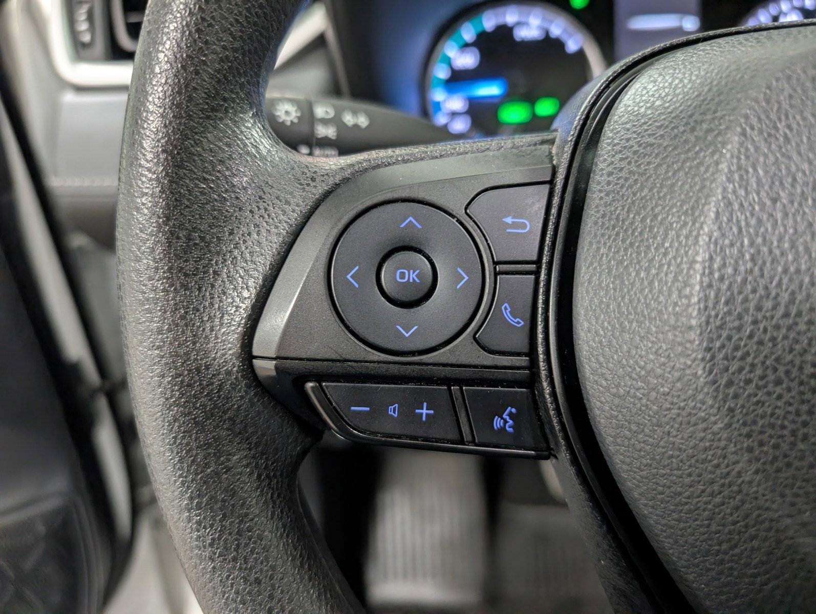 Used 2022 Toyota RAV4 XLE image 17