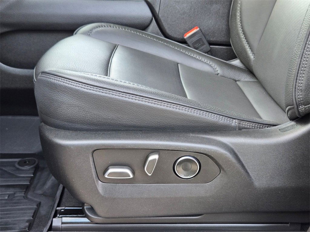 Used 2024 GMC Yukon XL Denali w/ Advanced Technology Package image 14