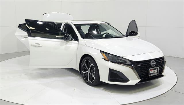 Certified 2025 Nissan Altima 2.5 SR w/ SR Premium Package FWD image 9