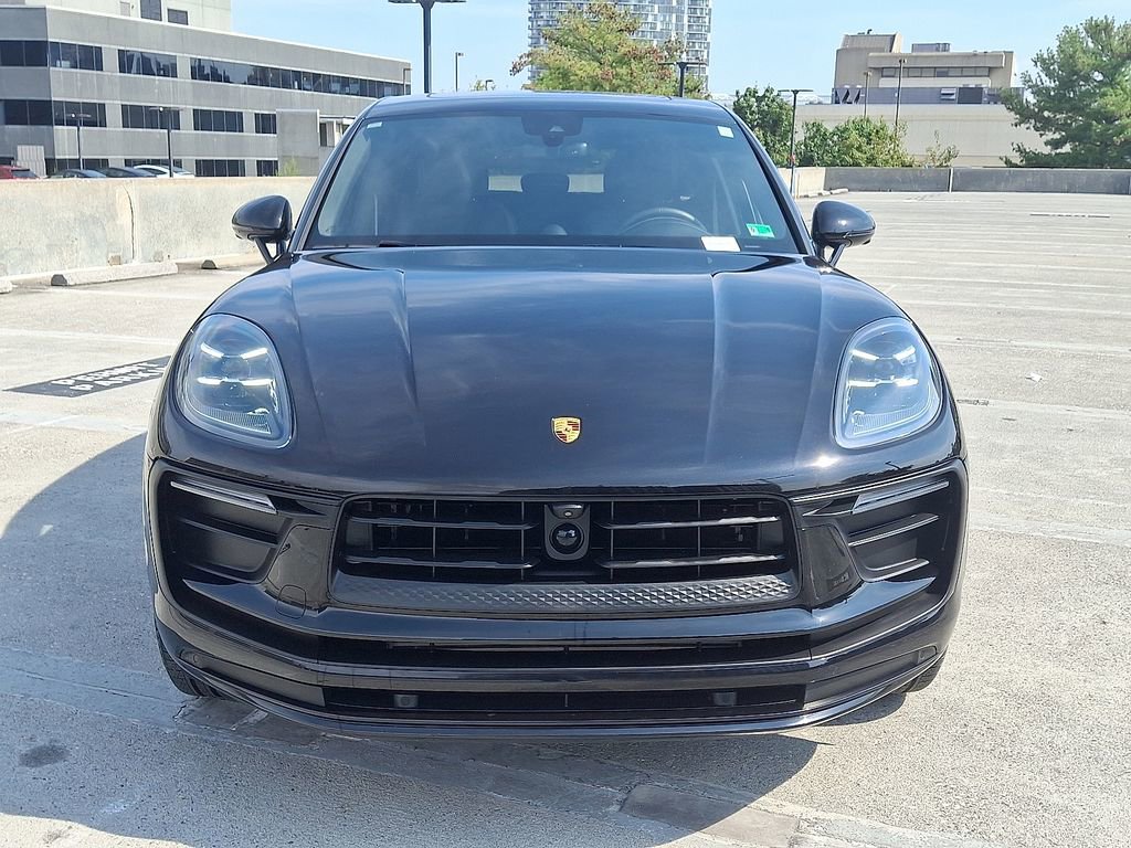 Certified 2025 Porsche Macan image 7
