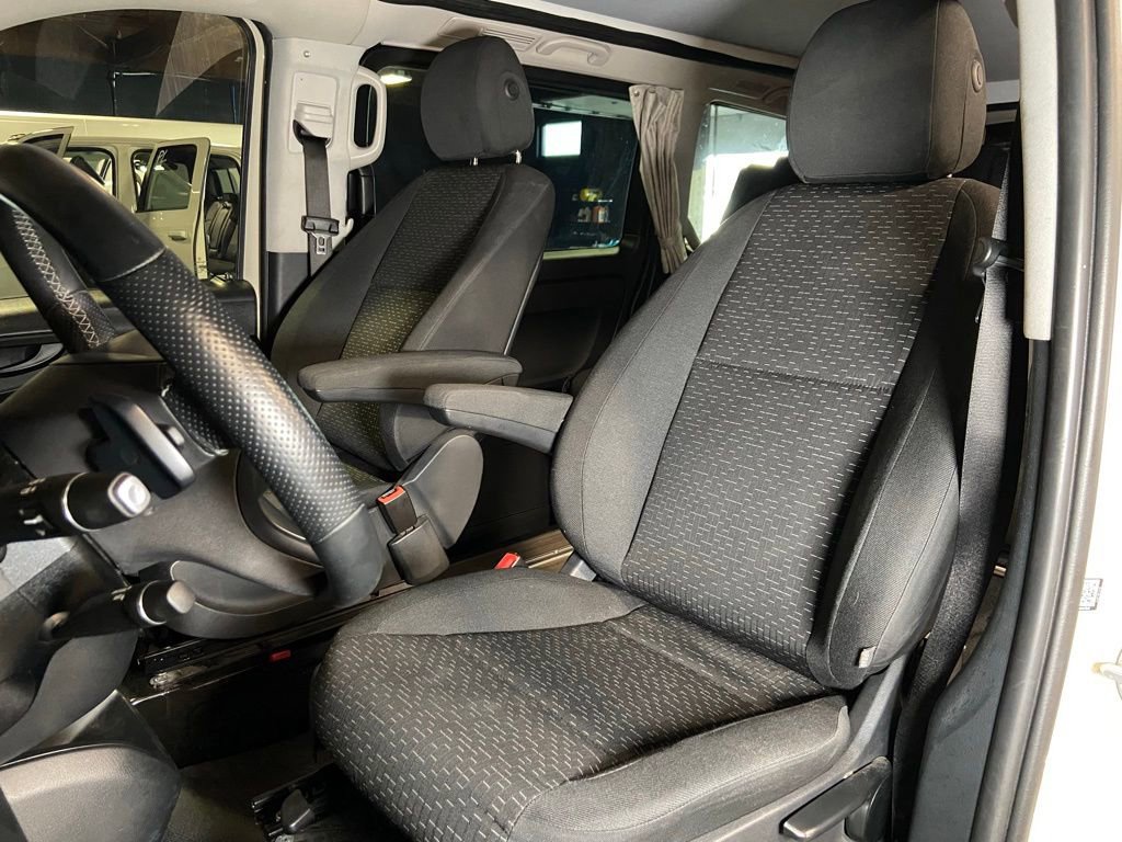 Used 2021 Mercedes-Benz Metris Passenger image 3
