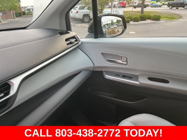 Used 2025 Toyota Sienna XLE image 27