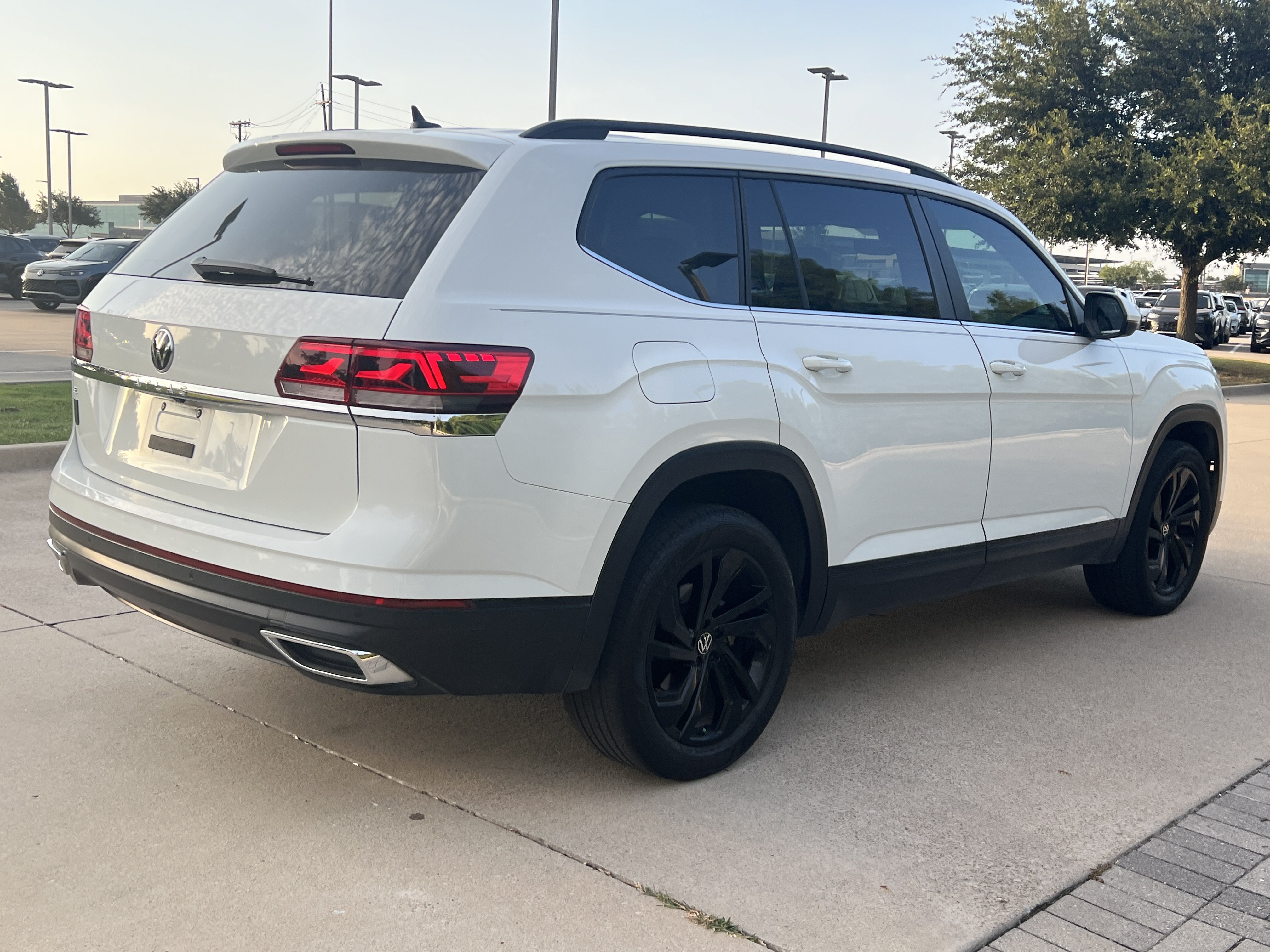 Certified 2023 Volkswagen Atlas SE w/ Panoramic Sunroof Package FWD image 9