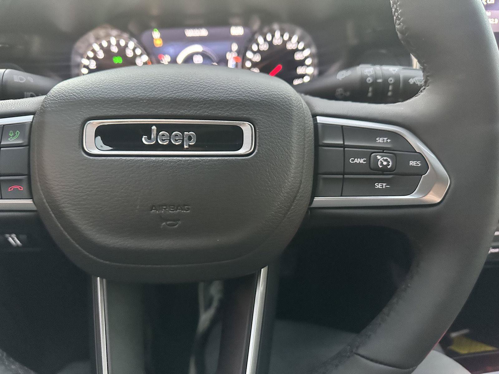 Used 2026 Jeep Compass Latitude AWD/4WD image 27
