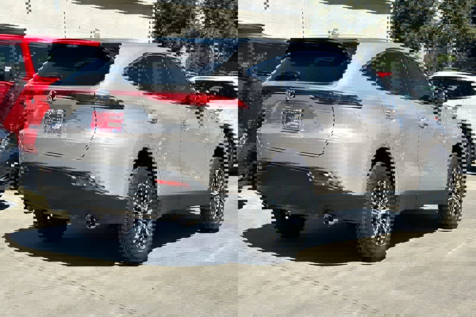 Used 2024 Toyota Venza LE image 3