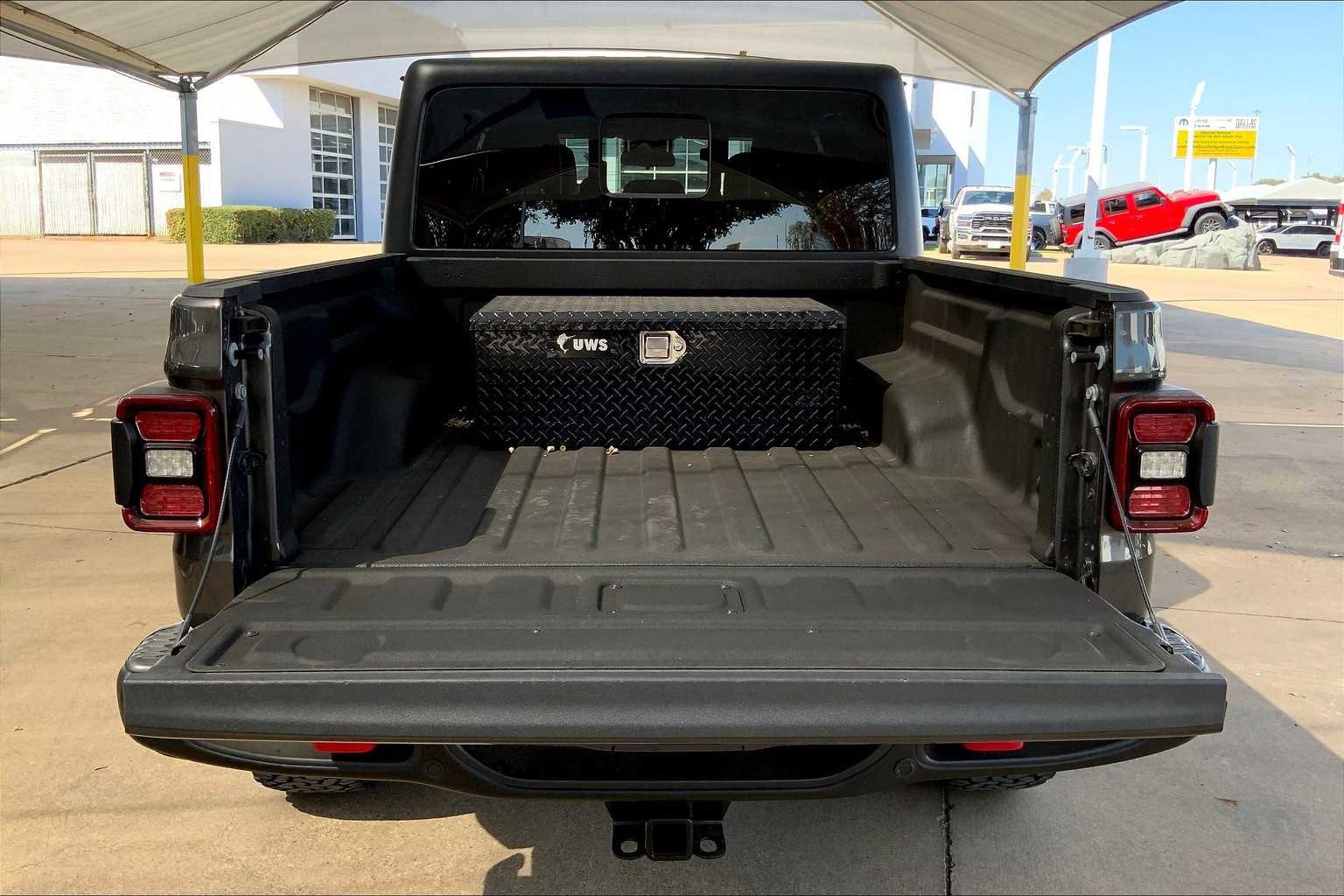 Used 2024 Jeep Gladiator Rubicon w/ Safety Group image 34