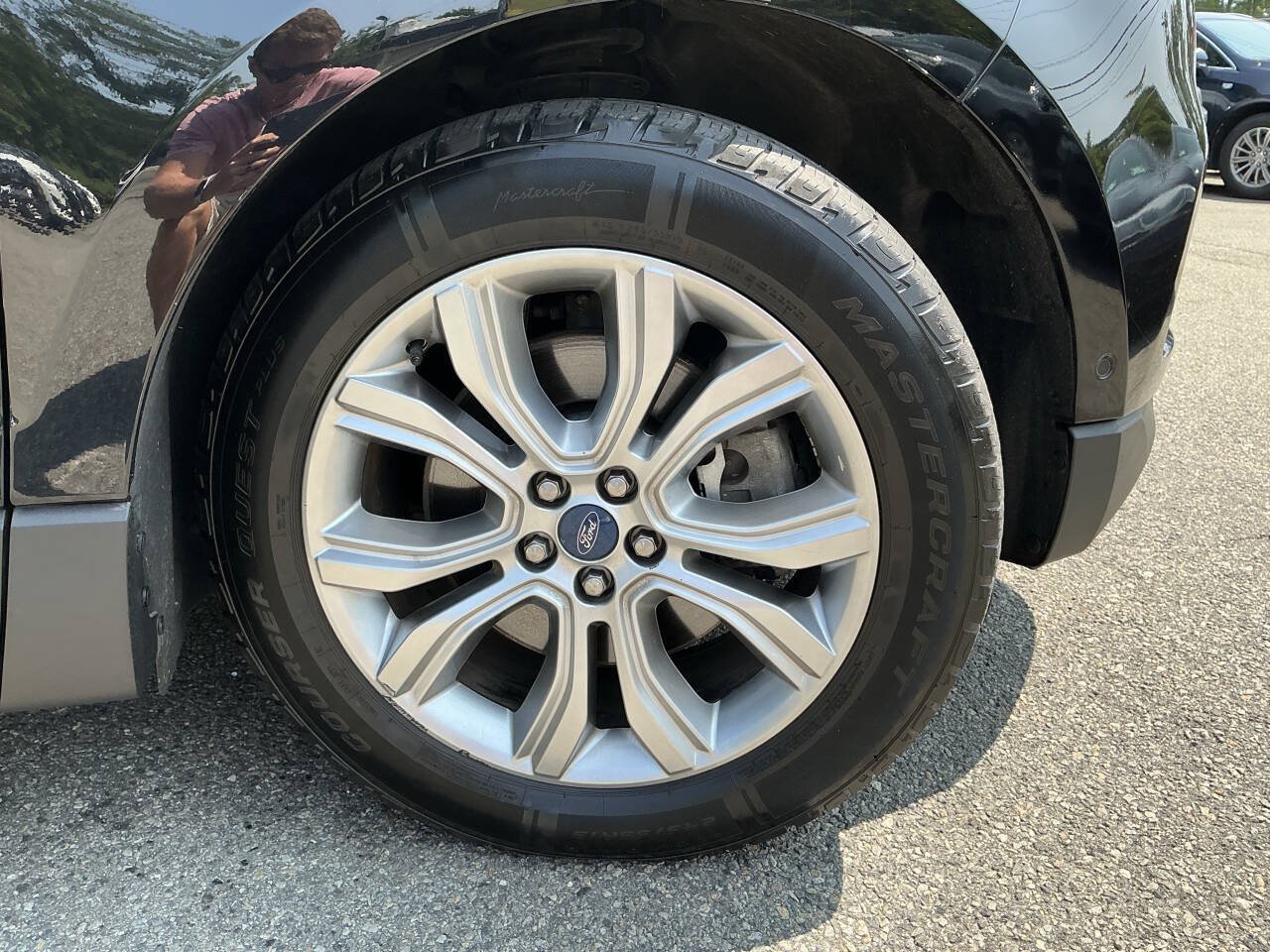 Used 2019 Ford Edge Titanium w/ Equipment Group 301A AWD/4WD image 12