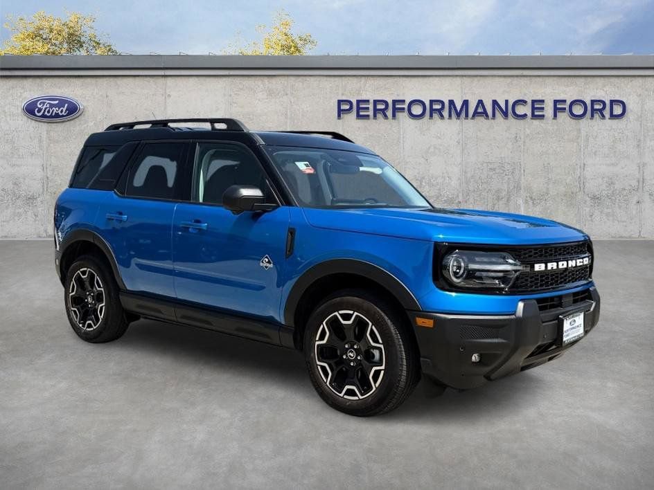 Used 2025 Ford Bronco Sport Outer Banks w/ Outer Banks Tech Package+ AWD/4WD image 4