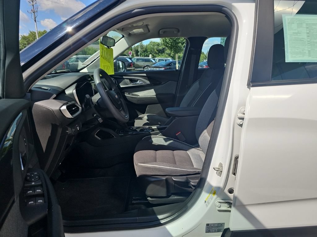 Used 2023 Chevrolet TrailBlazer LS FWD image 9