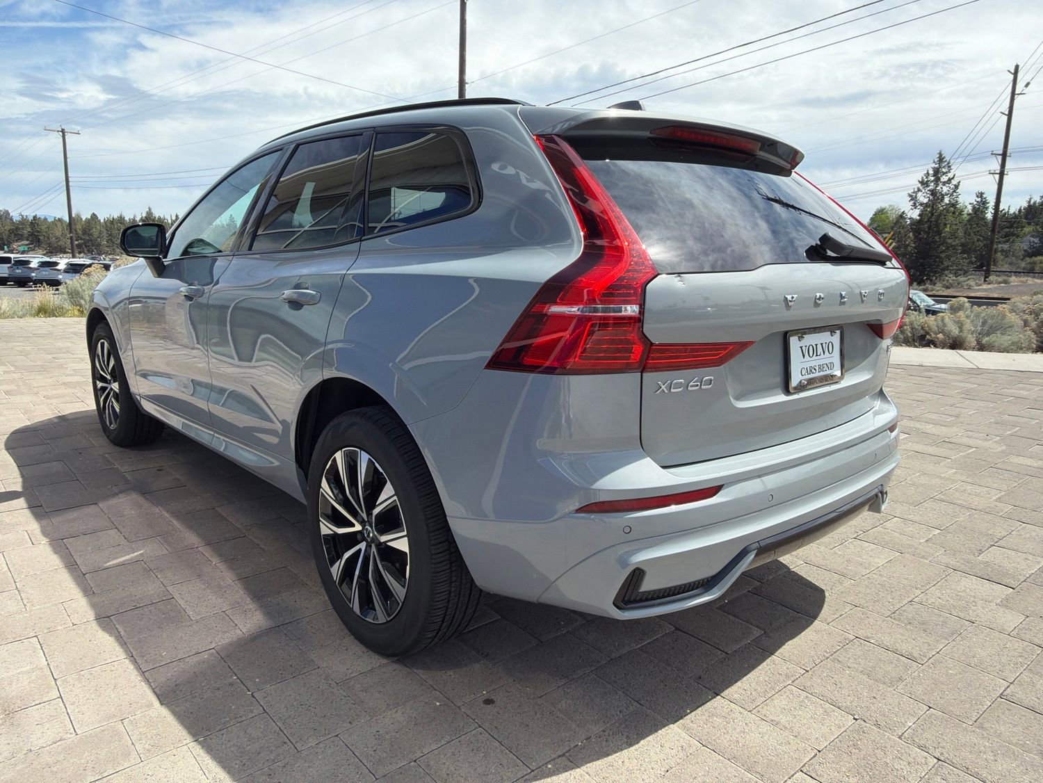 Used 2025 Volvo XC60 B5 Core AWD/4WD image 5