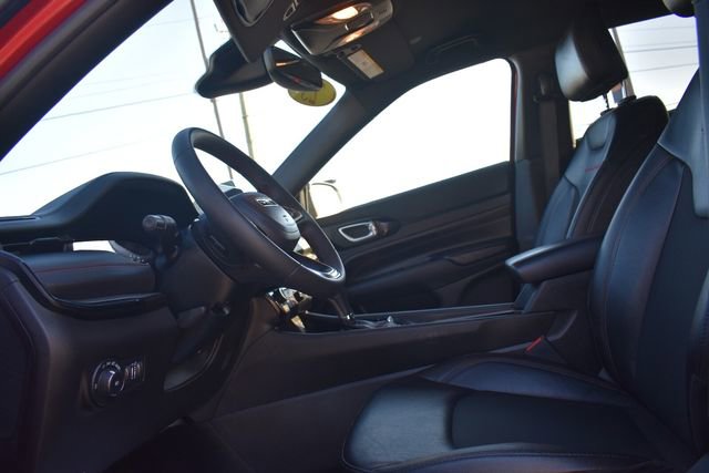 Used 2025 Jeep Compass Trailhawk image 24