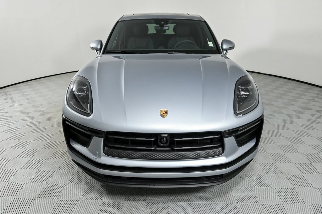 Certified 2026 Porsche Macan AWD/4WD image 35