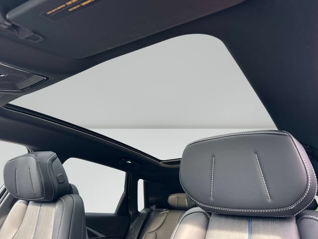 Used 2026 Cadillac Lyriq Luxury AWD/4WD image 15