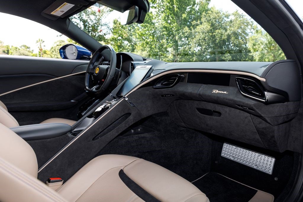 Used 2023 Ferrari Roma RWD image 15