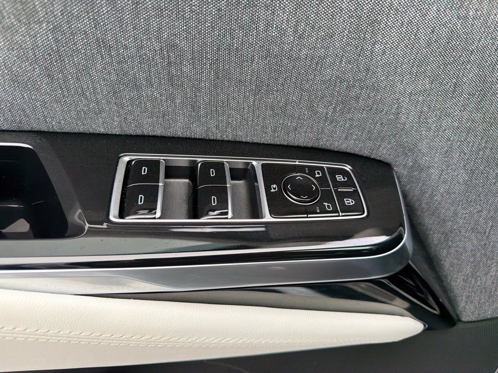 Used 2026 Cadillac Escalade Platinum Sport w/ LPO, ONYX Package AWD/4WD image 37