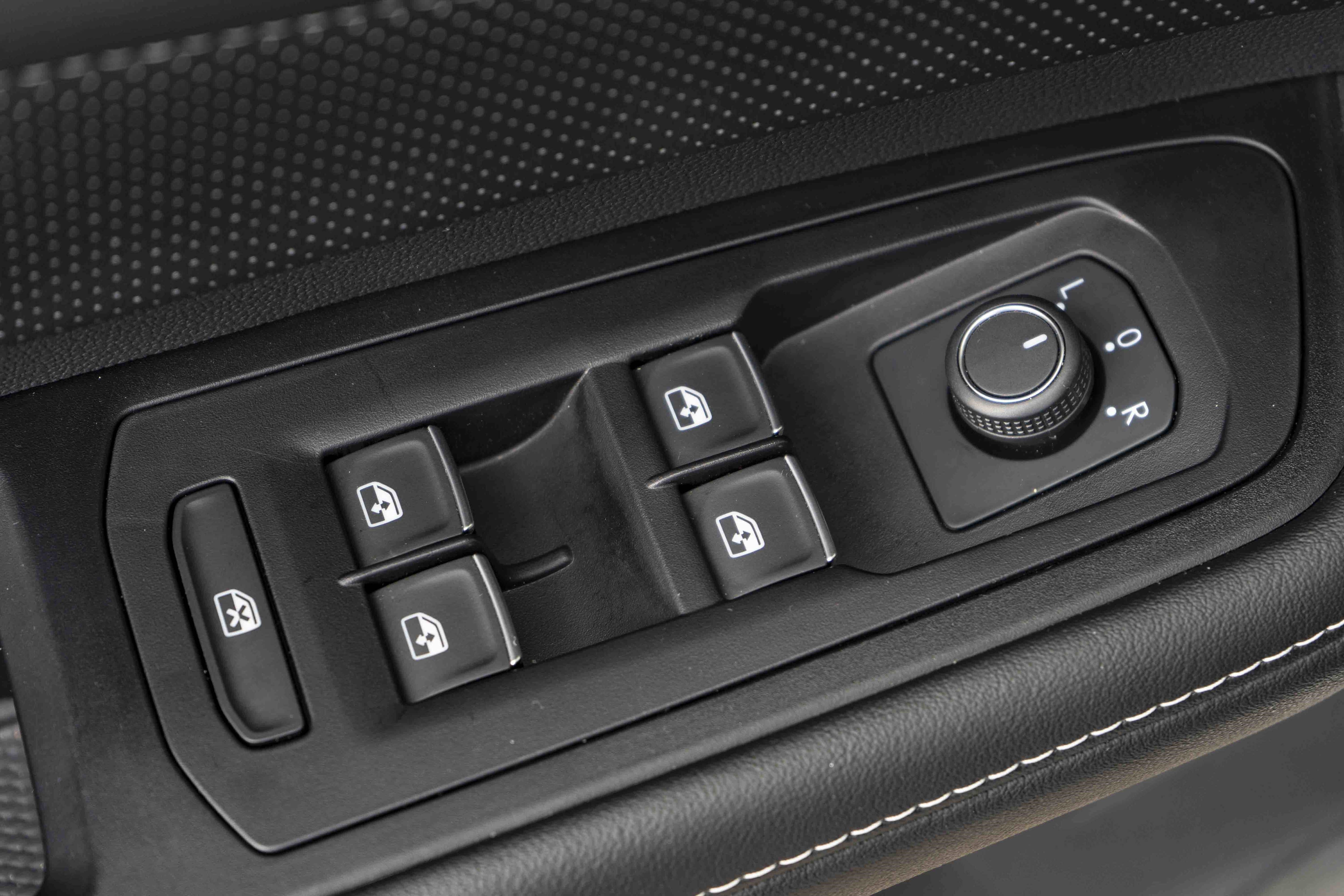 Used 2024 Volkswagen Atlas SE w/ Black Wheel Package FWD image 37