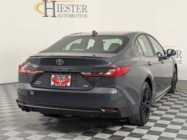 Used 2025 Toyota Camry SE image 7