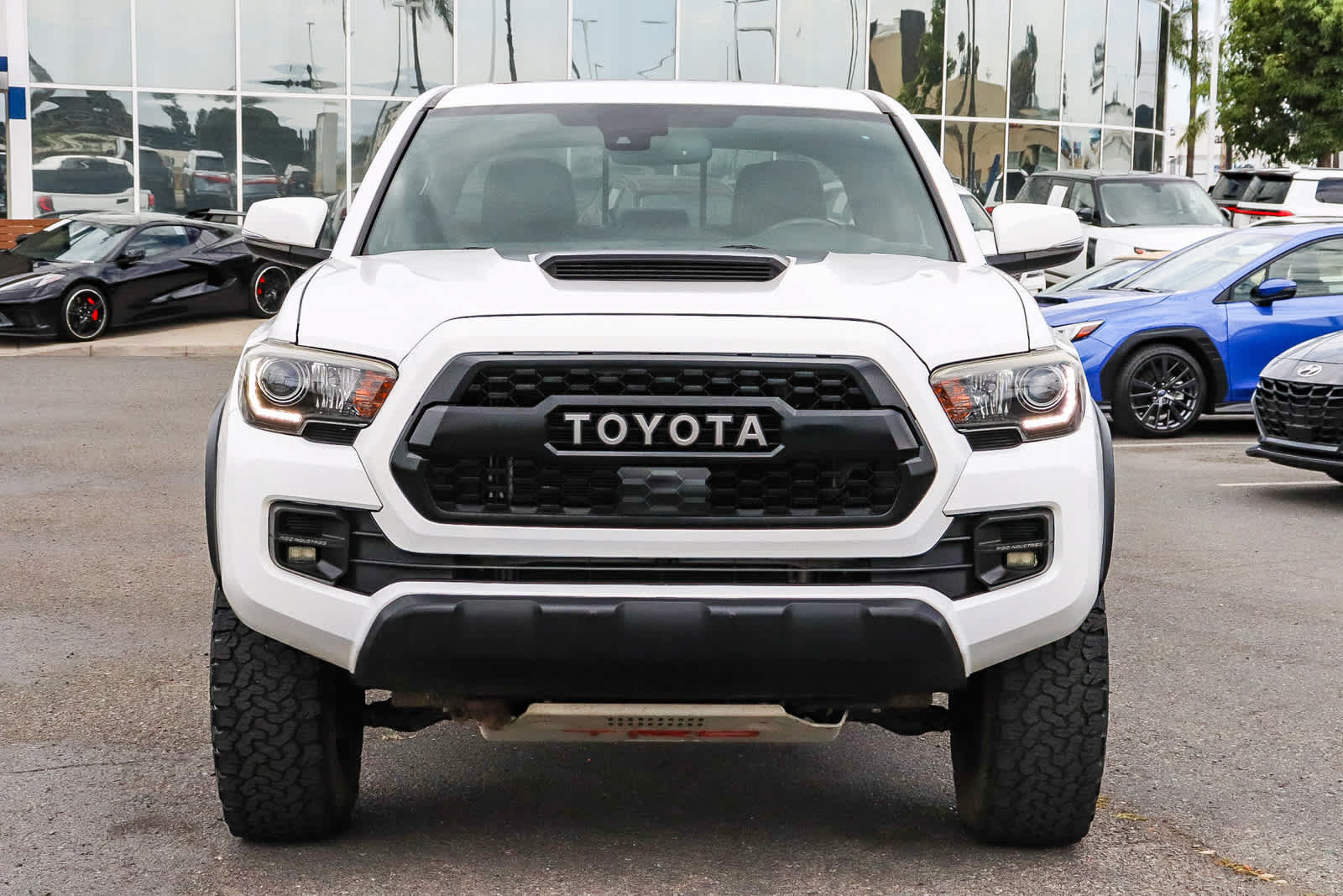 Used 2019 Toyota Tacoma TRD Pro AWD/4WD image 2