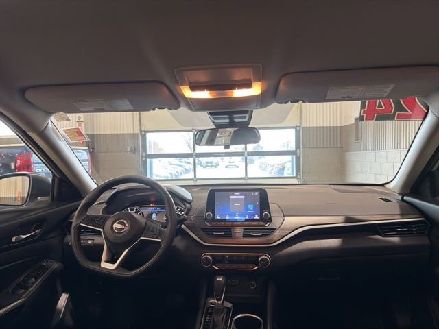 Used 2024 Nissan Altima 2.5 SV image 14