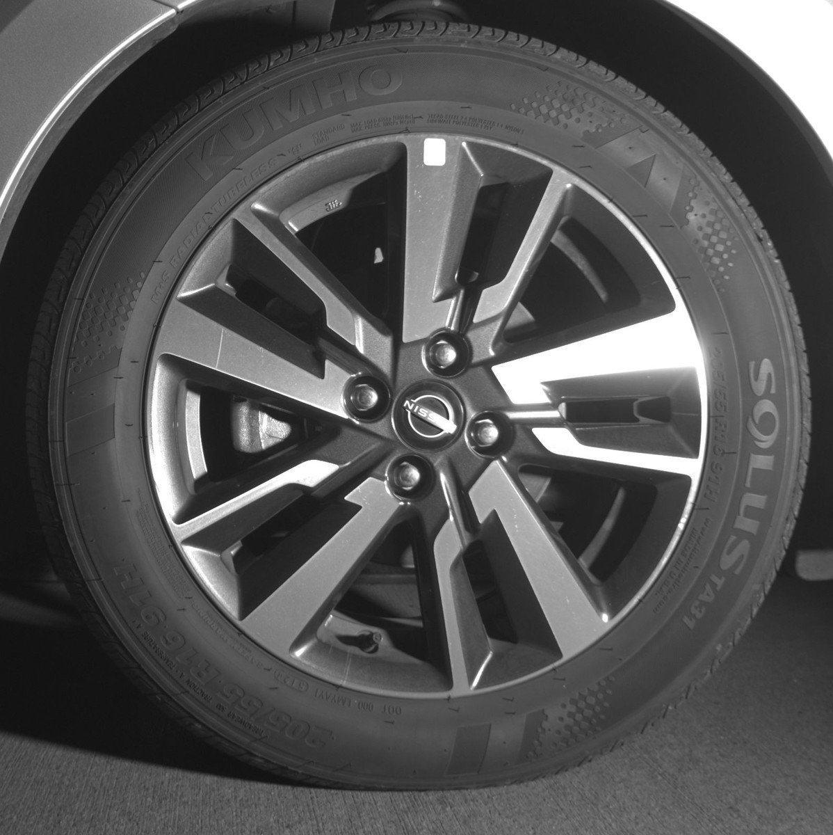 Used 2025 Nissan Versa SV image 12