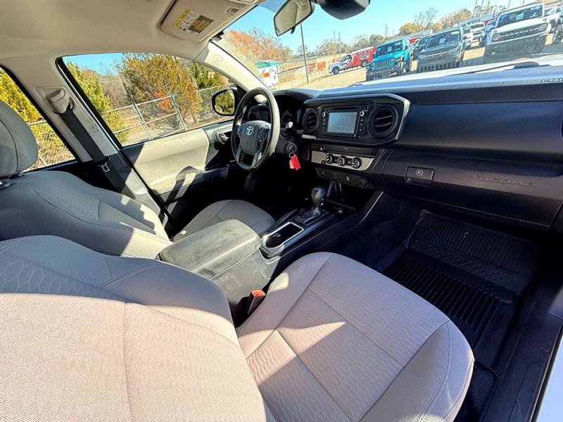 Used 2019 Toyota Tacoma SR image 17