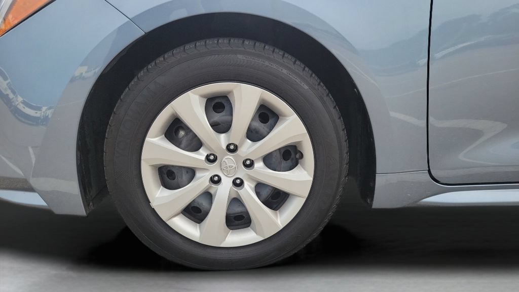 Used 2025 Toyota Corolla LE FWD image 25